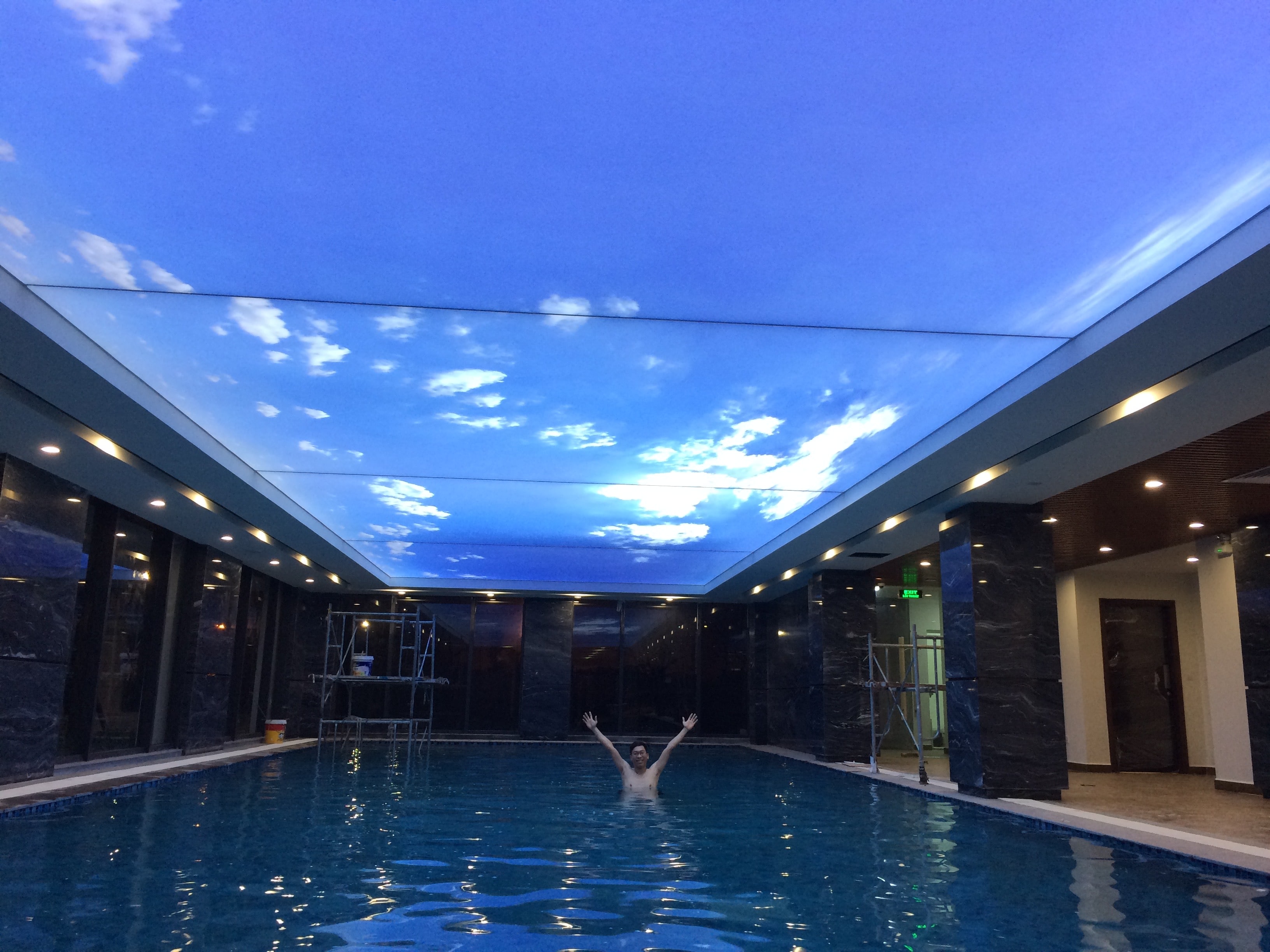 Trần xuyên sáng bể bơi GreenBay Trần xuyên sáng bể bơi GreenBay