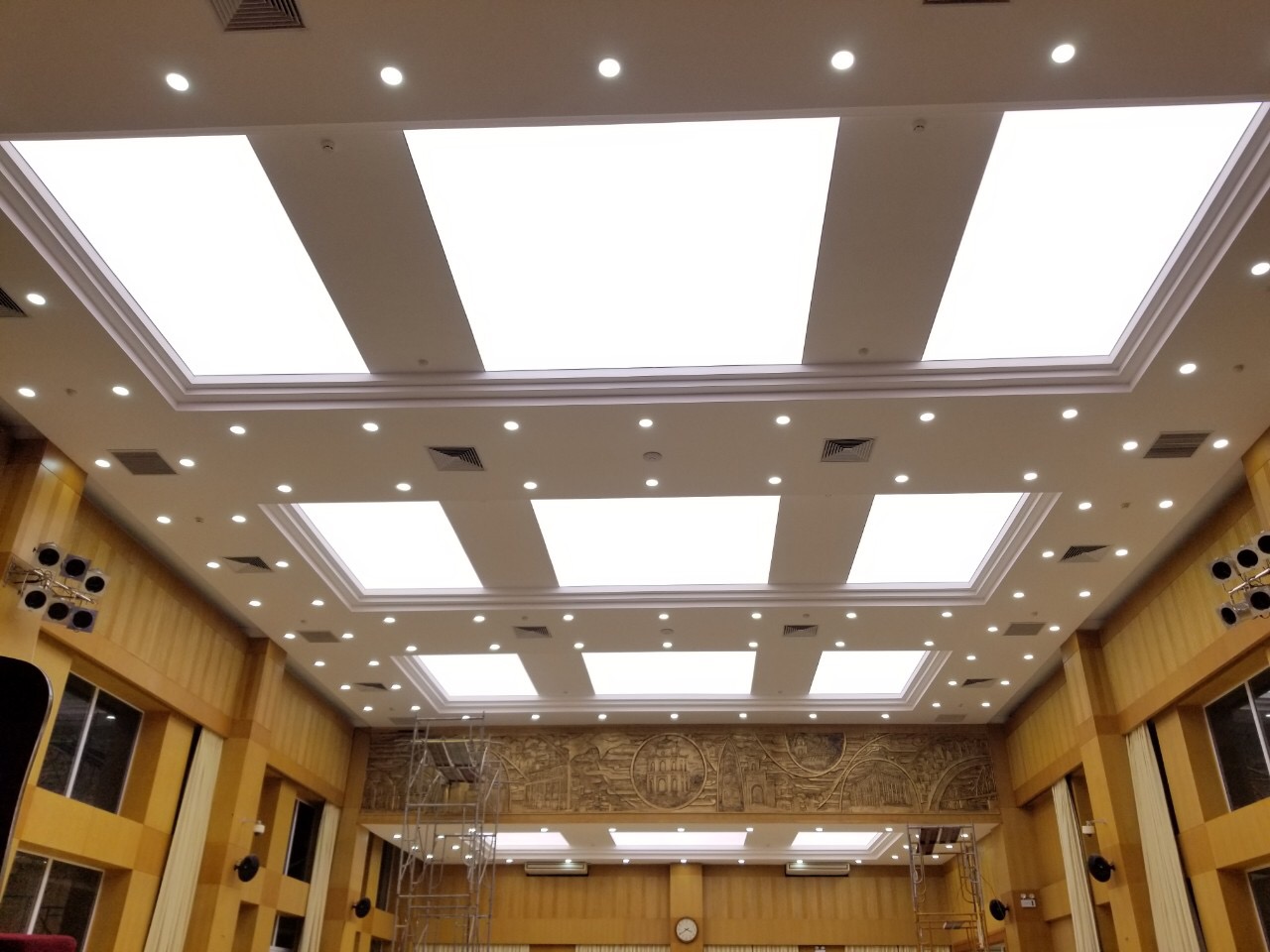 Trần xuyên sáng Quận Uỷ Hoàn Kiếm Trần xuyên sáng Quận Uỷ Hoàn Kiếm